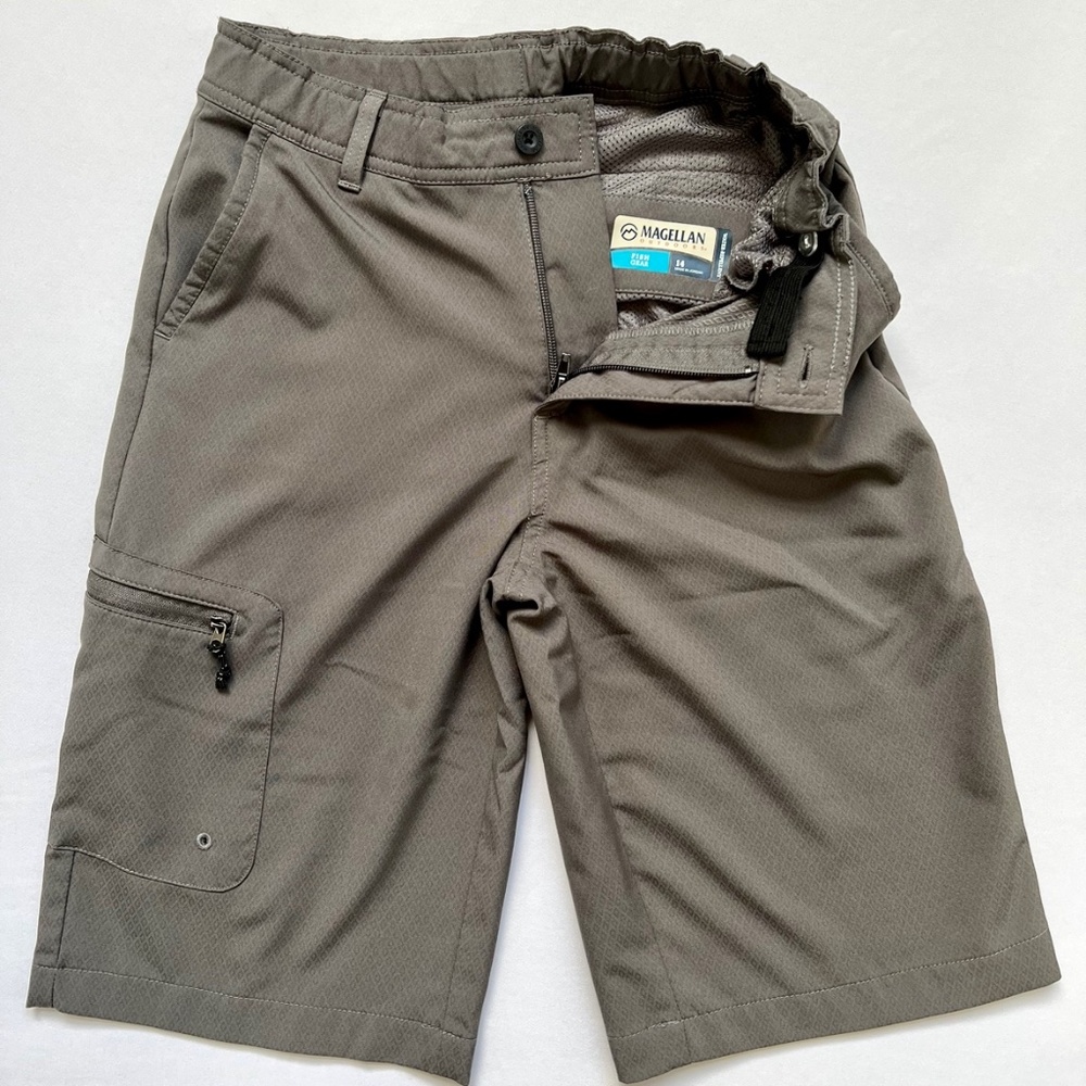 Boys Size Size 14 Megallan Fish Gear grey  cargo shorts